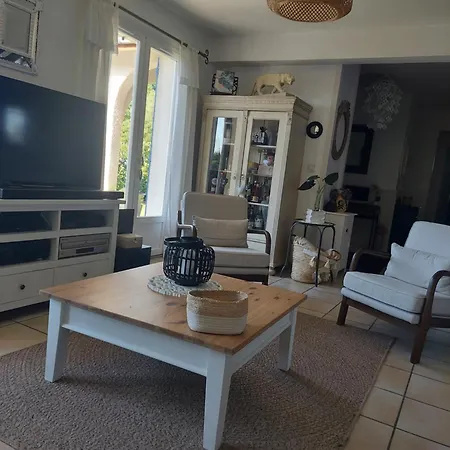 Oda ve Kahvaltı D'hotes Des Ecureuils